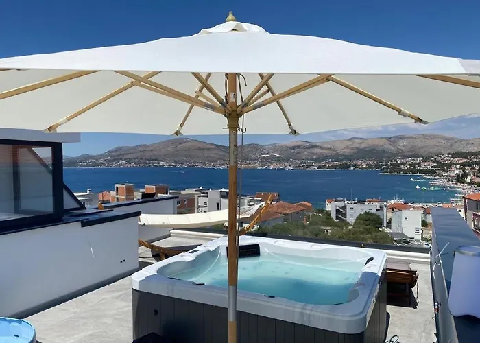 Penthouse Oceanview トロギール