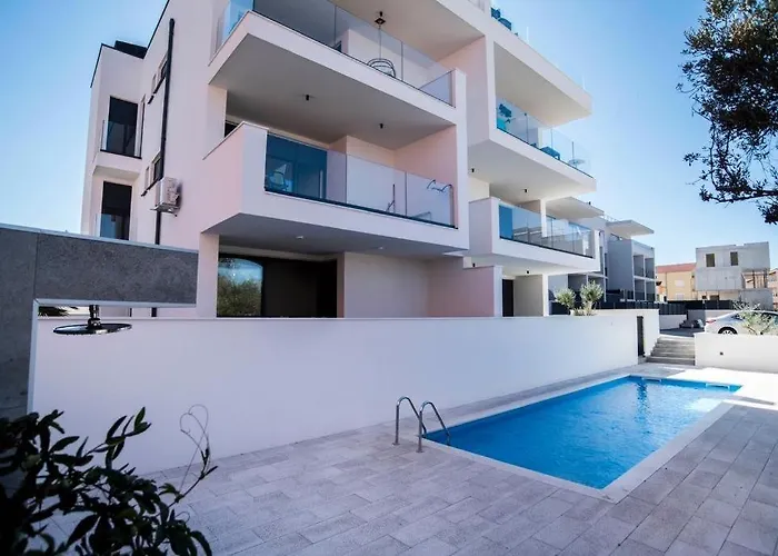 Penthouse Oceanview トロギール