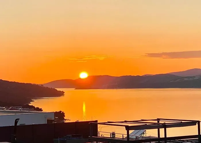 Penthouse Oceanview * トロギール