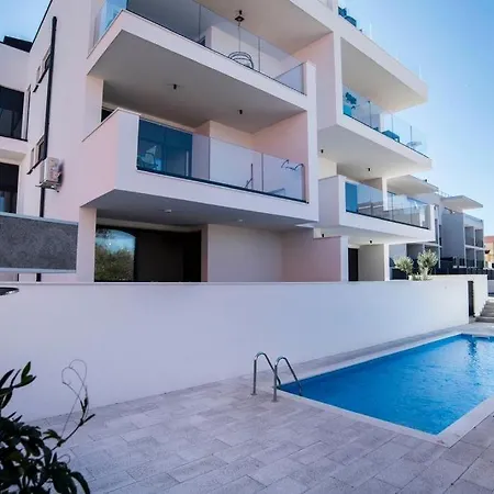 Penthouse Oceanview トロギール