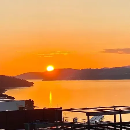 Penthouse Oceanview * トロギール