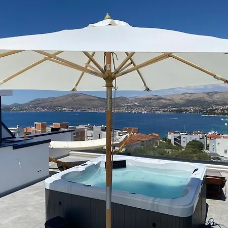 Penthouse Oceanview トロギール